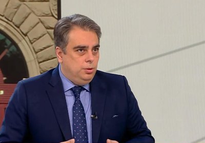 Асен Василев показа какъв е Радев - празна "Кошница с грижа"