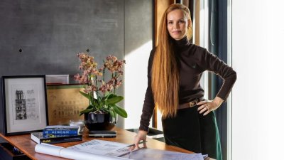 МЪЛНИЯ: Тази сексбомба ли гръмна Слави Бинев?