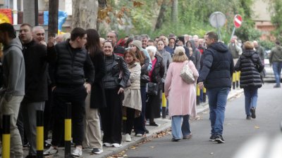 Изборите в Сърбия: Активността надхвърли 56%
