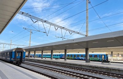 Локомотив спря тока на Централна гара София, влаковете не пътуват