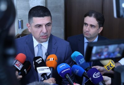 Мирчев: Преди дни Костадинов поиска оставката на Йотова, а сега застава зад нея 