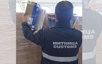 Митничари задържаха над 2,1 млн. заготовки за цигарени кутии край Монтана