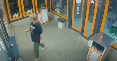 Психично болна буйства и напада с нож във Варна (ВИДЕО)