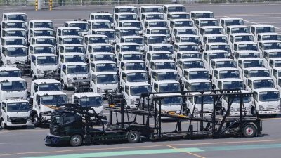 САЩ и Канада работят по облекчаване на митата за стомана и автомобили