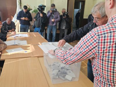 &bdquo;Тренд&rdquo;: Избирателната активност към 10:00 ч. е 4,4%
