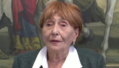 Нападнаха майката на Александър Вучич в Белград в деня на изборите