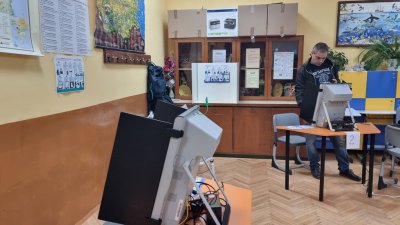 Избирателната активност леко се покачва: към 11:00 ч. е 6,6%