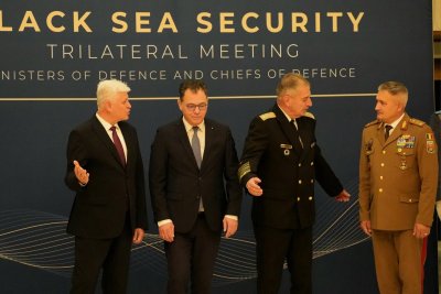 Три дрона са ударили кораба от Израел
