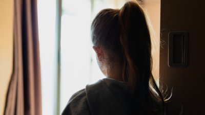 Оставиха в ареста 64-годишен мъж, обвинен за блудство с малолетно момиче