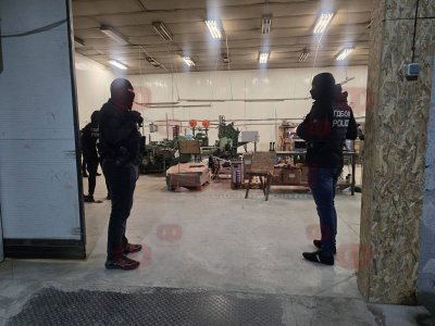 Ударената фабрика за цигари в Карнобат е на бизнесмена Мечо (ПОДРОБНОСТИ)