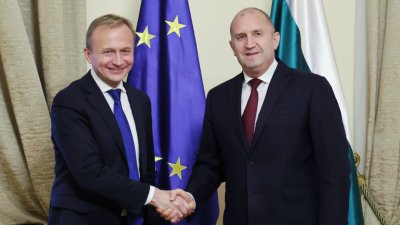 Премиерът на среща с европейския комисар Пьотър Серафин