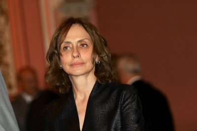 Надежда Нейнски: Правителството иска да умилостиви Путин