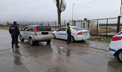 Мащабна полицейска акция в Софийско: Задържаха 13 души и три издирвани автомобила