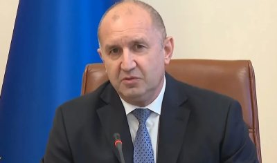 Радев към курсантите от МВР: Не се изкушавайте и не минавайте към тъмната страна 