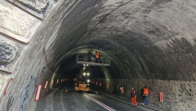 Тунел "Кривия" остана без ток!