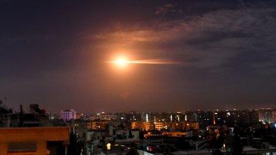 Израел бомбардира Дамаск