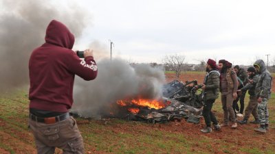 Бунтовници свалиха правителствен хеликоптер в Сирия