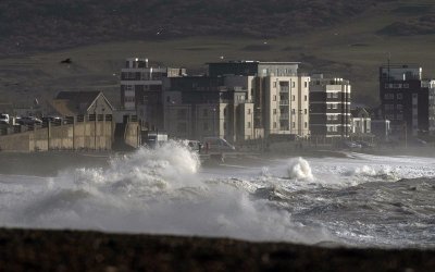 Осем жертви на бурята, връхлетяла Европа