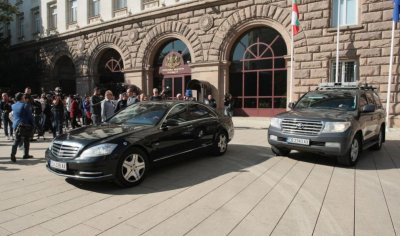 Данаил Кирилов се извинява за колата на НСО, спряла на тротоара