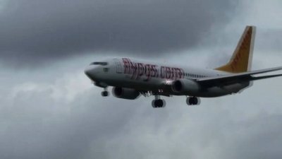 Паника на борда на турски самолет, на пилота му призля 