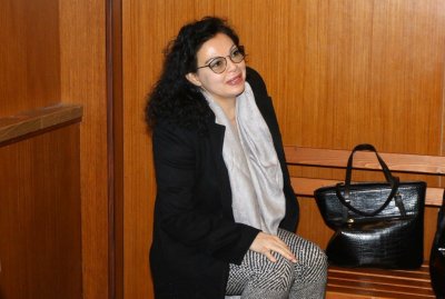 Евгения Банева се тръшка в съда: Мъжът ми стои 16 месеца в ареста без причина