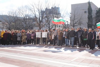 200 благоевградчани скандираха в подкрепа на кмета Румен Томов