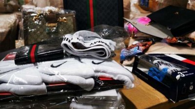 Митничари конфискуваха 3620 луксозни дрехи, парфюми и обувки на "Дунав мост" в Русе