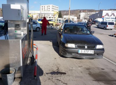 Мъже с качулки обраха бензиностанция в Русе