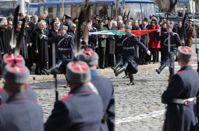 Мъж извади пистолет на метри от Паметника на Незнайния воин
