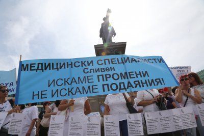 Протестиращите медсестри щурмуваха парламента