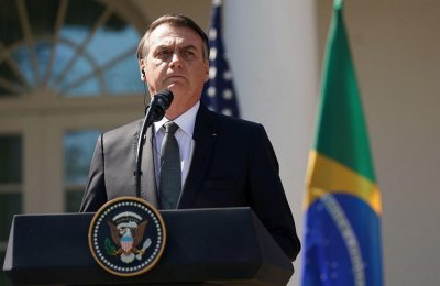 Бразилският президент заразен с коронавирус от говорителя си