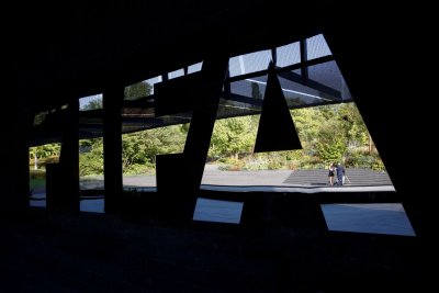 ФИФА отпусна примката 