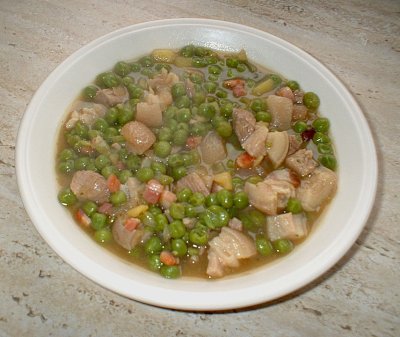 Свински крачета с грах и картофи