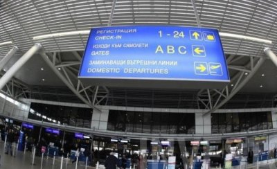 Летище "София" остава отворено само за пътуващи 