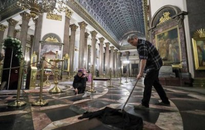 Руската църква отменя целуването на кръстове