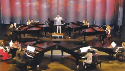 Уникалният „Концерт на 8 рояла” на турне из България