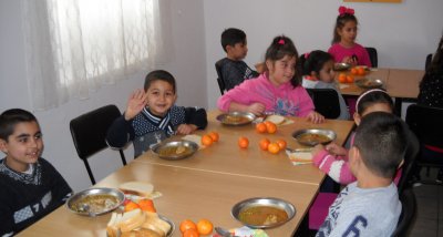 БЧК осигурява топъл обяд за 1600 деца
