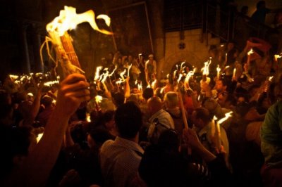 Благодатният огън отново идва от Йерусалим в България