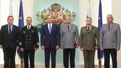 Президентът даде генералски пагони на трима офицери