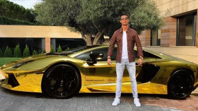 Роналдо брои €11 млн. за най-скъпата кола в света (ГАЛЕРИЯ)