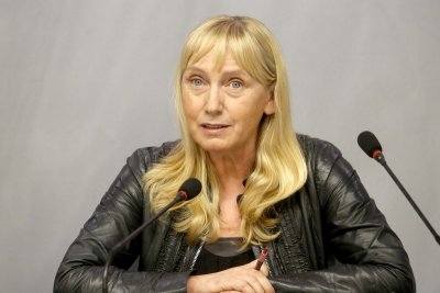 Елена Йончева призна за къщите за гости
