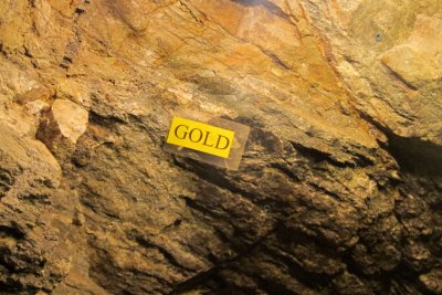 Работници гепиха 243 кг злато от завод