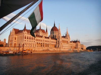 Унгария мисли - задейства план в подкрепа на бизнеса