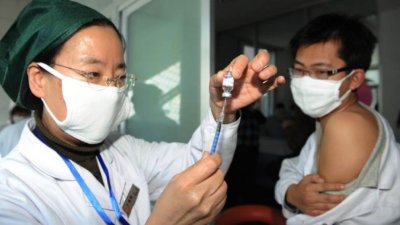 Китай инжектира първата ваксина срещу Covid-19
