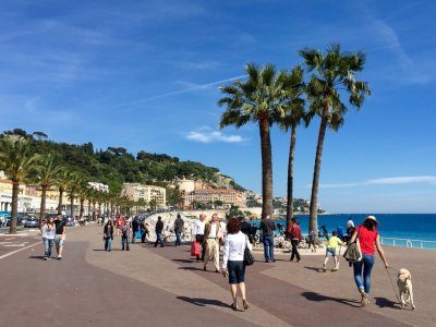 Затвориха за разходки и прочутата крайбрежна алея на Ница