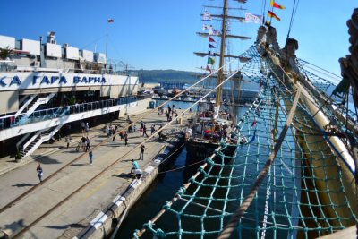 Забраниха на моряците да слизат от корабите на пристанище Варна