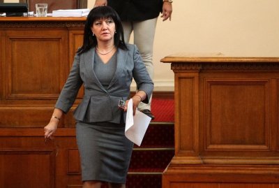 Караянчева свиква парламента за актуализацията на бюджета