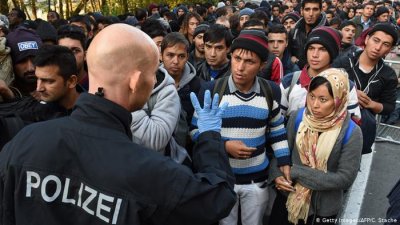 Австрия спира приема на бежанци 