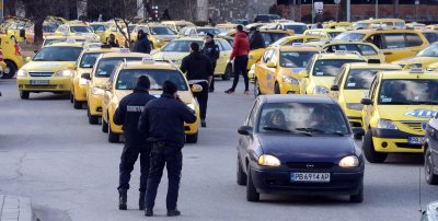 Само в Lupa.bg: Таксиметровите шофьори излизат на бунт
