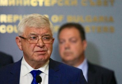 Масово искат оставката на здравния министър